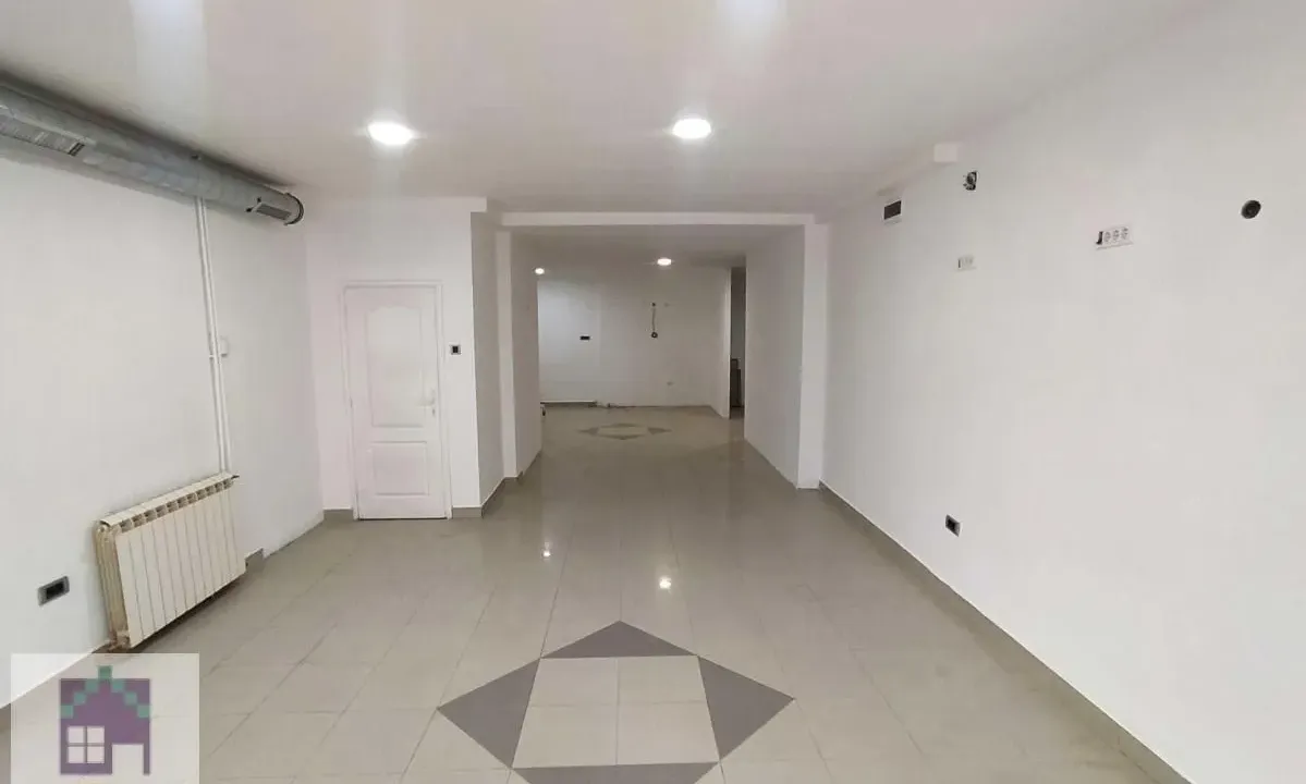 Izdavanje, poslovni prostor, 87m², Obrenovac, Beograd