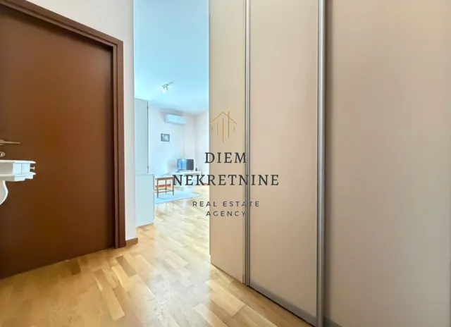 Izdavanje, jednosoban stan, 50m², City Kvart, Podgorica