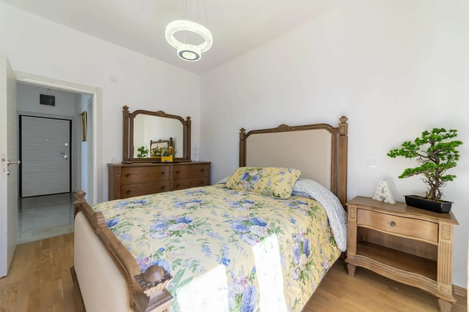Prodaja, trosoban stan, 120m², Tivat, Crna Gora
