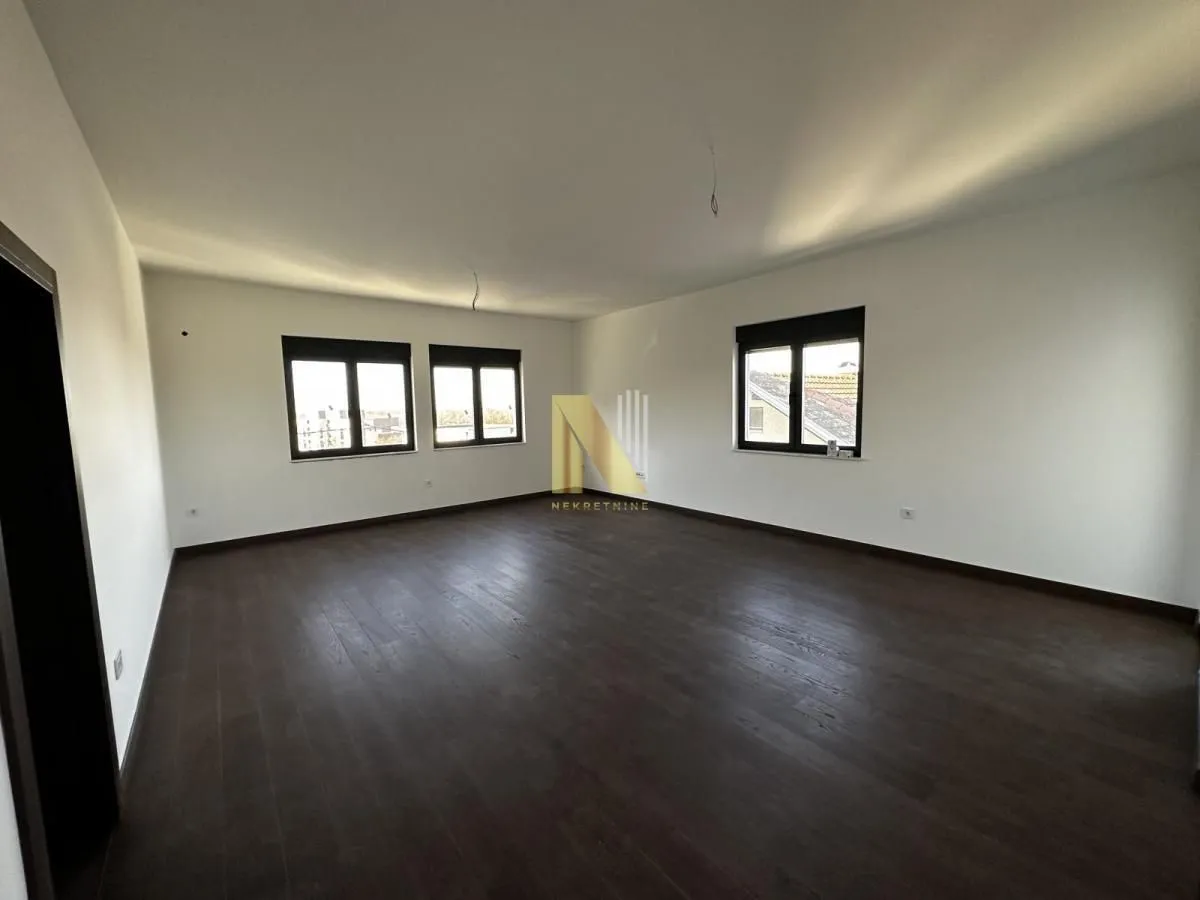 Prodaja, četvorosoban stan, 125m², Sremska Kamenica, Petrovaradin
