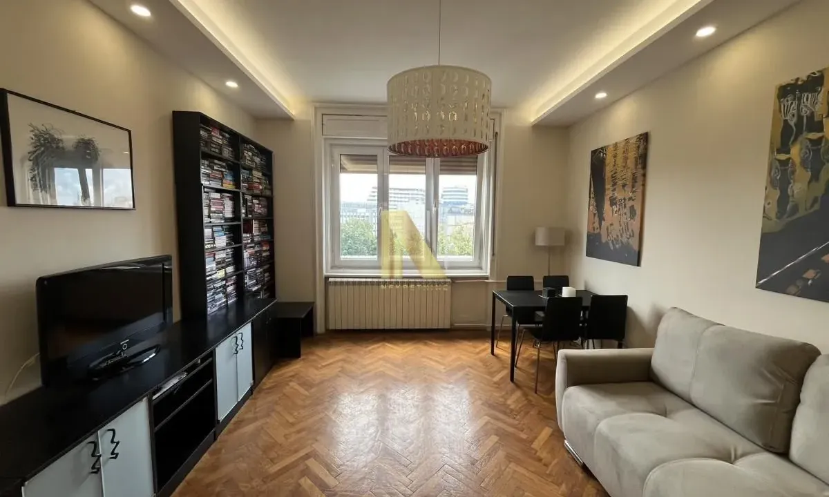 Izdavanje, dvosoban stan, 48m², Centar, Novi Sad