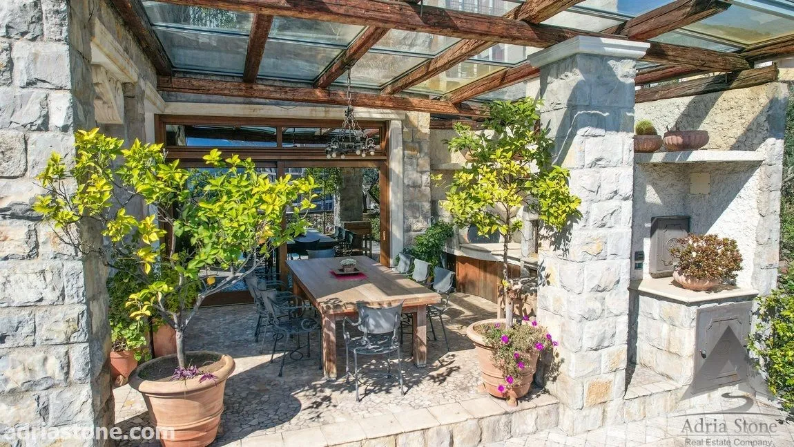 Sale, house, 820m², Centar, Budva