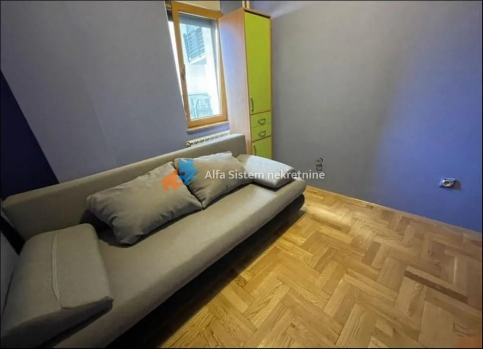 Izdavanje, trosoban stan, 65m², Južni Bulevar, Vračar Sve Podlokacije