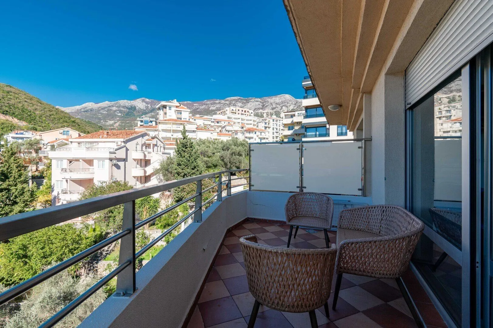 Sale, one bedroom apartment, 71m², Bečići, Budva