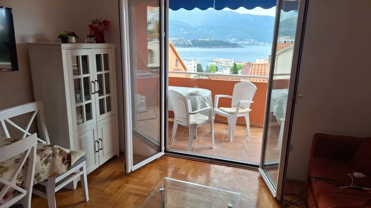 Izdavanje, jednosoban stan, 36m², Budva, Crna Gora