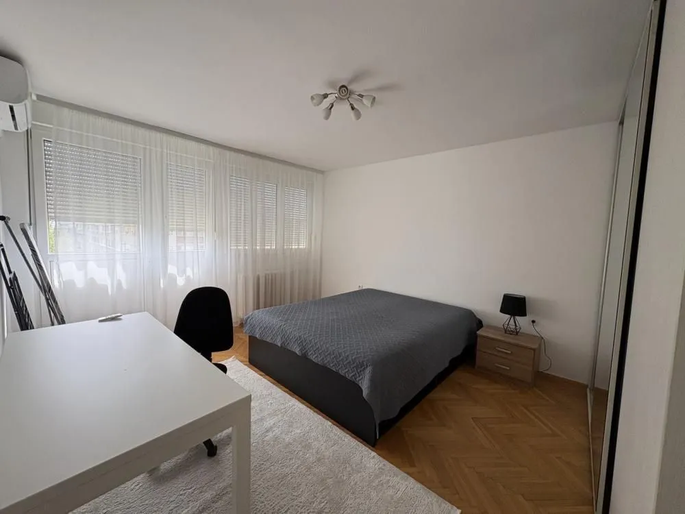 Izdavanje, trosoban stan, 70m², Novi Beograd Blok 1 Fontana, Novi Beograd Sve Podlokacije