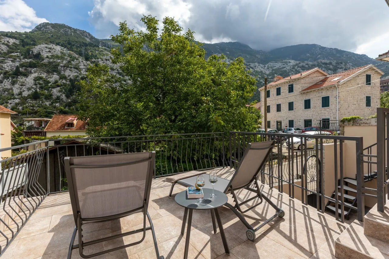 Prodaja, kuća, 170m², Škaljari, Kotor