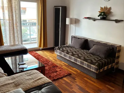 Izdavanje, jednosoban stan, 53m², City Kvart, Podgorica
