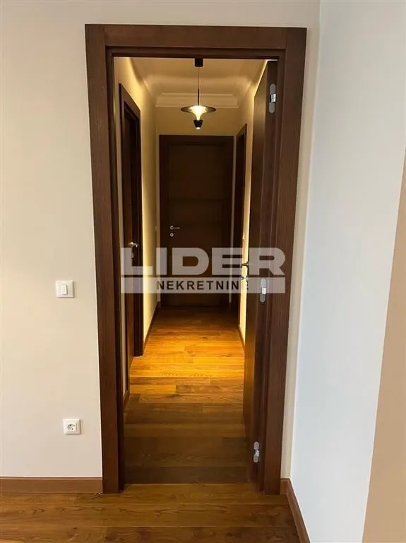 Izdavanje, trosoban stan, 75m², Čubura, Beograd