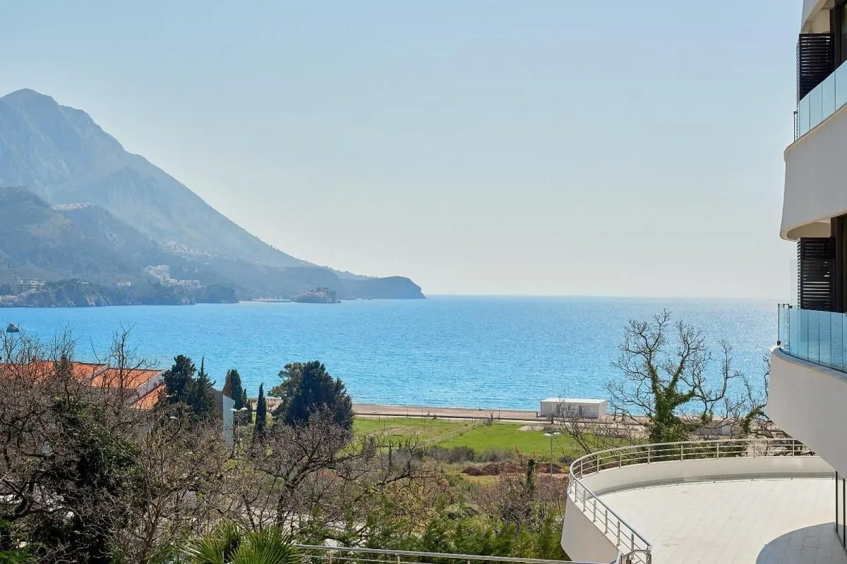 Rent, one bedroom apartment, 51m², Bečići, Budva