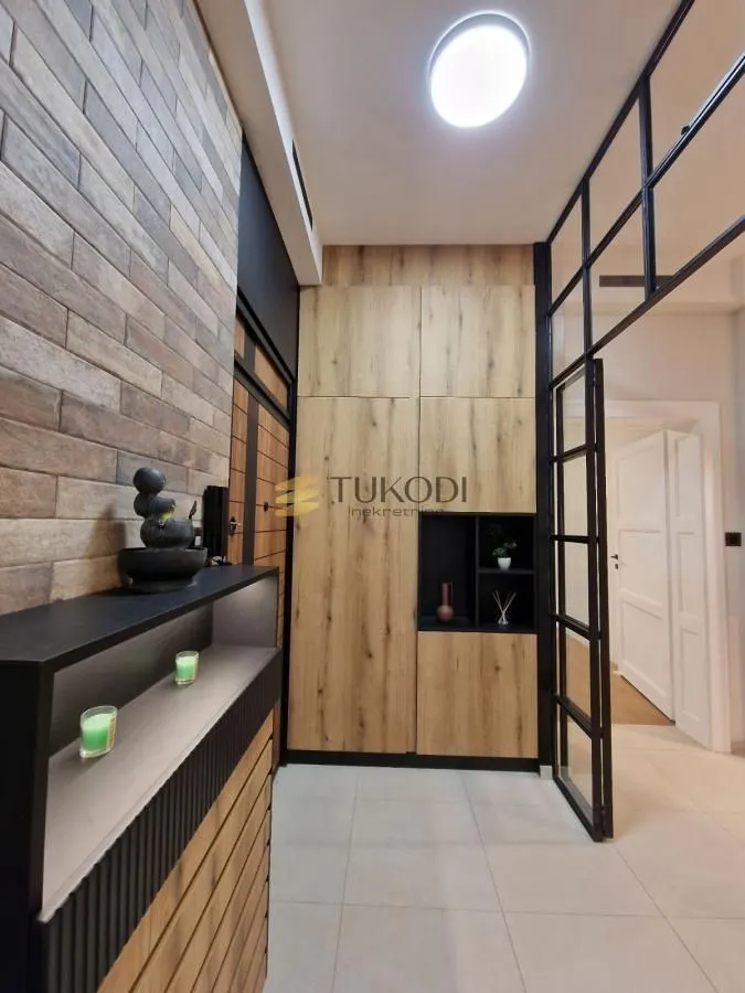 Rent, office space, 100m², Stari grad, Novi Sad