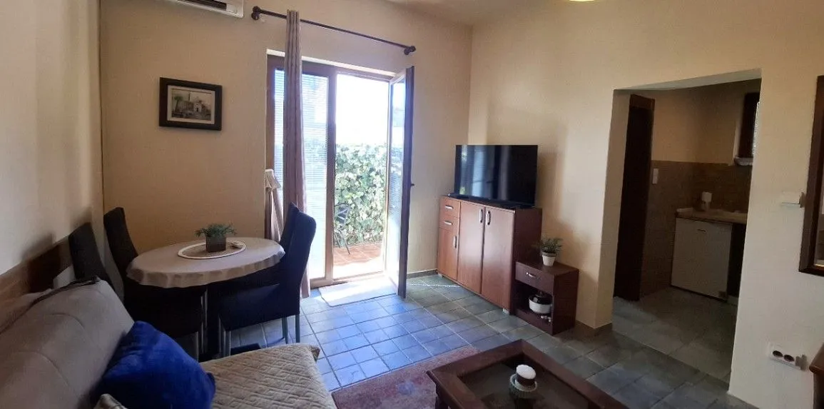 Izdavanje, garsonjera, 35m², Ilino, Bar