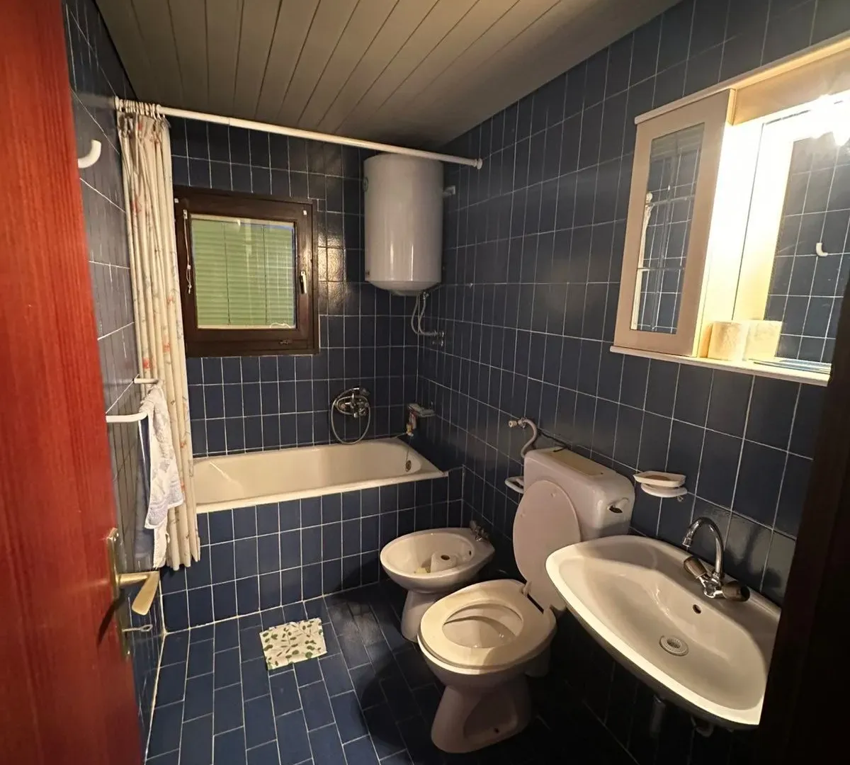 Izdavanje, dvosoban stan, 71m², Centar, Podgorica