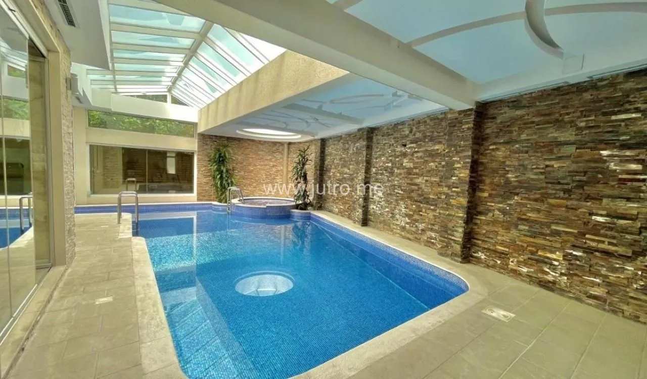 Prodaja, ugostiteljski objekat, 1300m², Centar, Budva