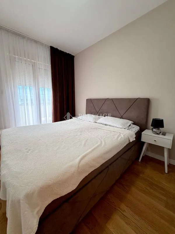Izdavanje, jednosoban stan, 50m², Central Point, Podgorica