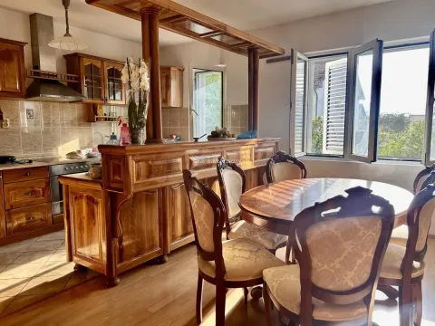 Rent, two bedroom apartment, 100m², Tivat, Crna Gora - image 4