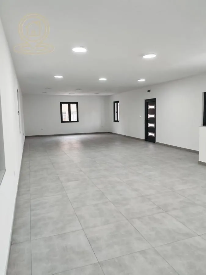 Izdavanje, poslovni prostor, 190m², Erdoglija, Kragujevac