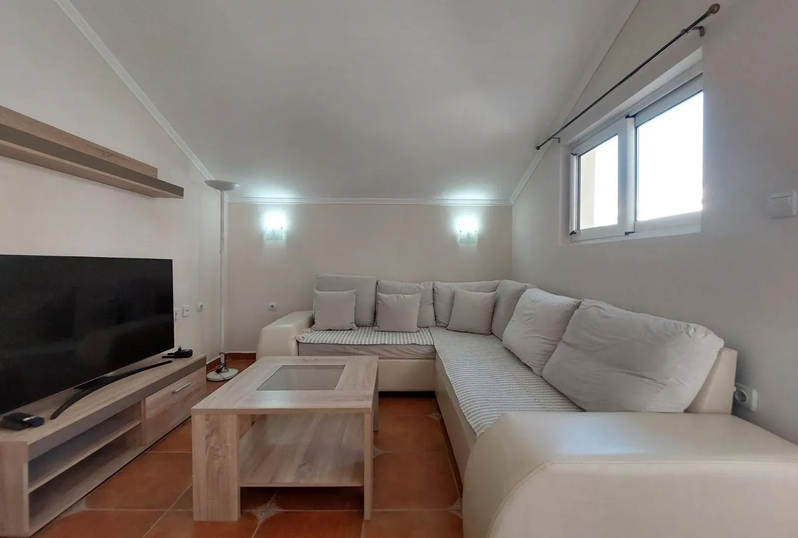 Rent, one bedroom apartment, 70m², Škaljari, Kotor