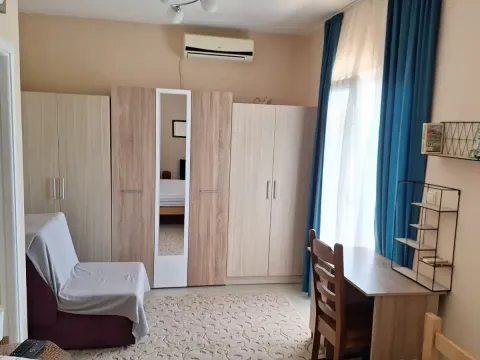 Izdavanje, kuća, 100m², Tivat, Crna Gora - image 4