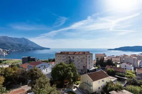 Rent, two bedroom apartment, 65m², Bečići, Budva - image 16