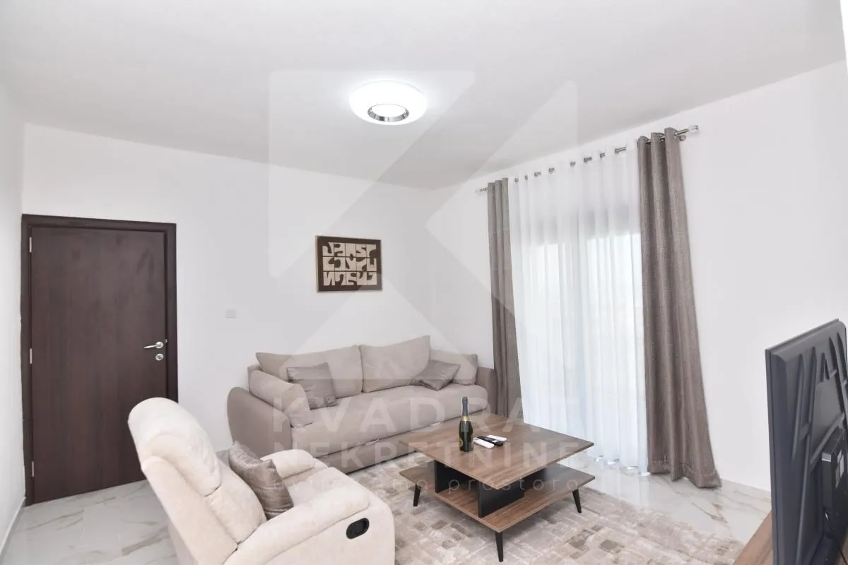 Izdavanje, kuća, 130m², Zlatica, Podgorica