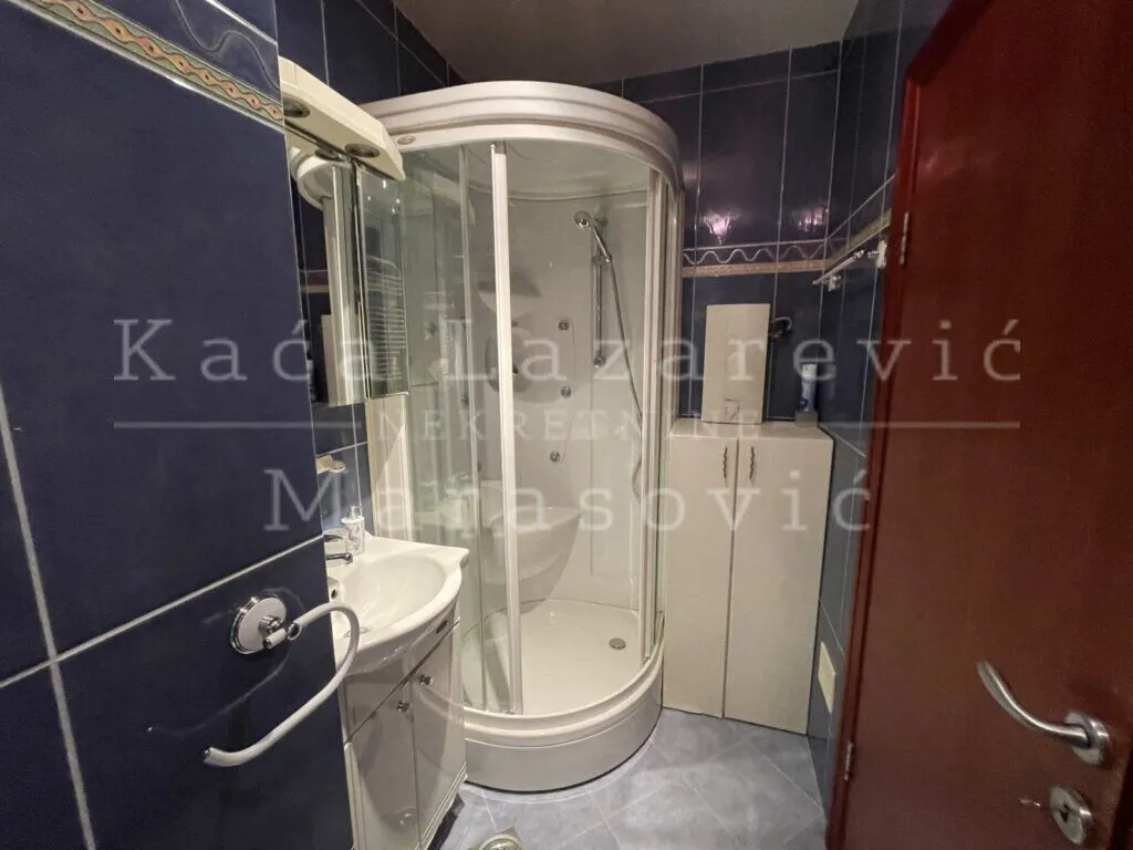 Izdavanje, trosoban stan, 126m², Savski Venac, Beograd