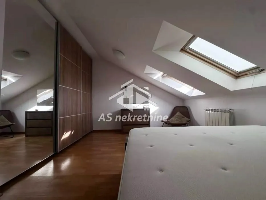 Izdavanje, trosoban stan, 87m², Čubura, Beograd