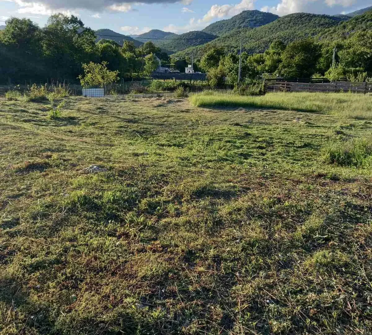 Prodaja, plac, 4000m², Cetinje, Crna Gora