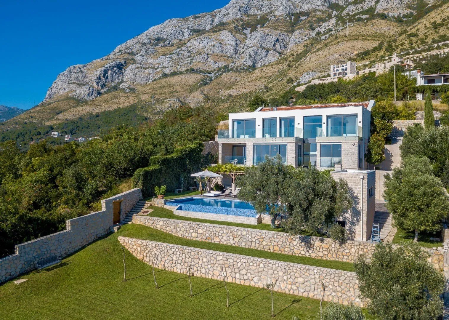Sale, house, 550m², Reževići, Budva