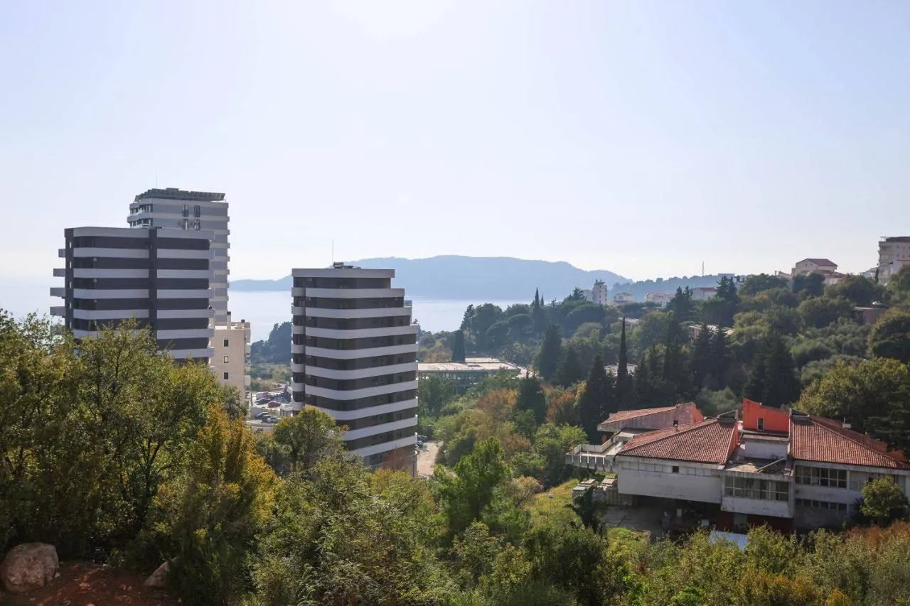 Rent, two bedroom apartment, 72m², Bečići, Budva