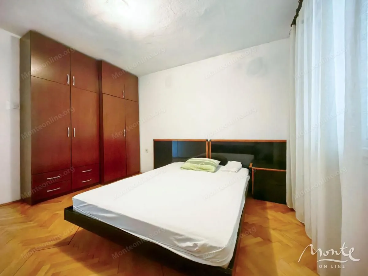 Prodaja, kuća, 180m², Tološi, Podgorica