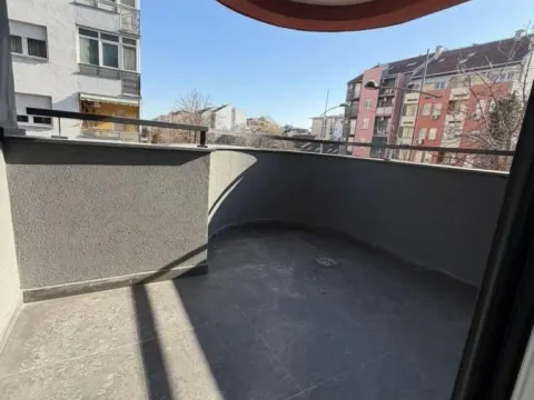 Izdavanje, četvorosoban stan, 105m², Bulevar Oslobodjenja, Novi Sad Sve Podlokacije - image 34