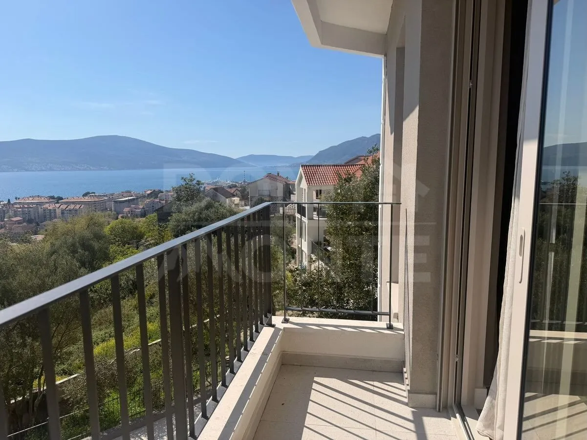 Izdavanje, dvosoban stan, 90m², Tivat, Crna Gora