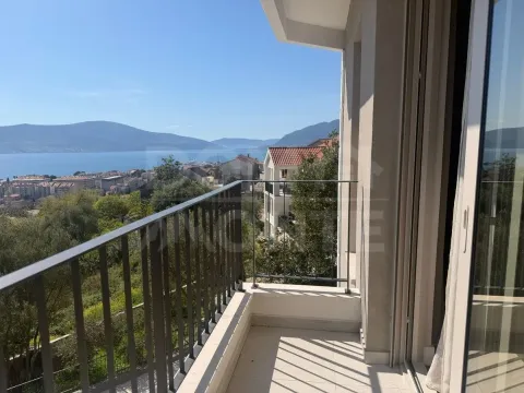 Rent, two bedroom apartment, 90m², Tivat, Crna Gora - image 2