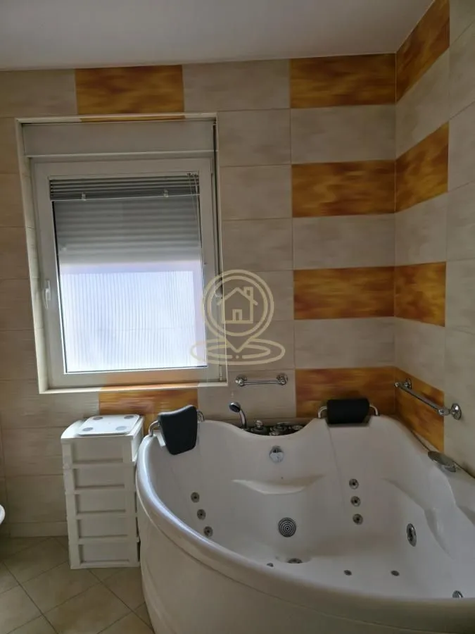 Izdavanje, dvosoban stan, 95m², Grbavica, Novi Sad Sve Podlokacije