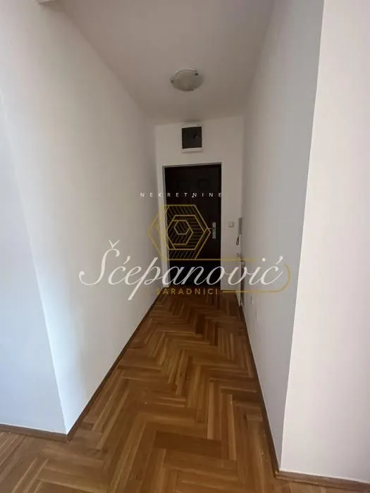 Prodaja, stan, 44m², Bulevar Oslobodjenja, Novi Sad Sve Podlokacije