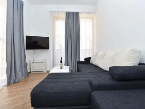 Izdavanje, jednosoban stan, 45m², Centar, Budva - image 7