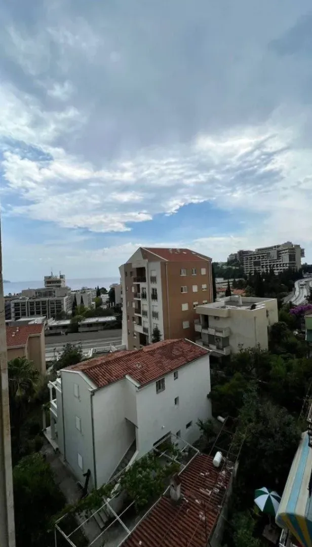 Rent, two bedroom apartment, 70m², Bečići, Budva