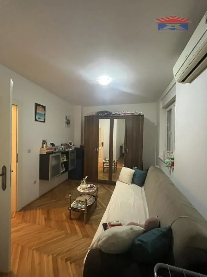 Izdavanje, garsonjera, 23m², Grbavica, Novi Sad Sve Podlokacije