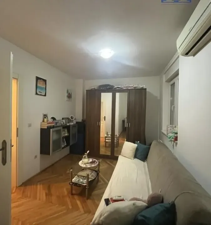 Izdavanje, garsonjera, 23m², Grbavica, Novi Sad Sve Podlokacije