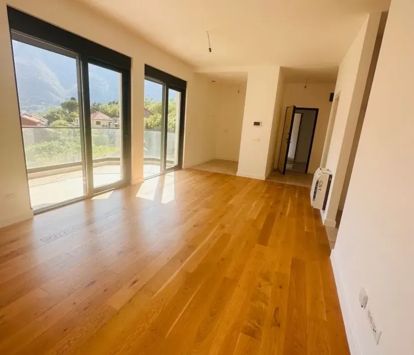 Sale, two bedroom apartment, 72m², Dobrota, Kotor