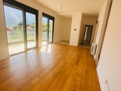 Prodaja, dvosoban stan, 72m², Dobrota, Kotor - image 1