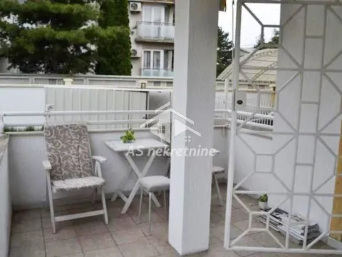 Izdavanje, četvorosoban stan, 135m², Senjak, Beograd - image 25