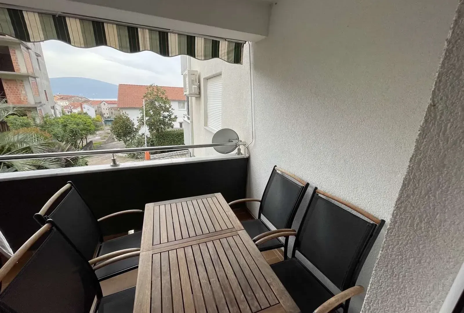 Izdavanje, stan, 52m², Tivat, Crna Gora