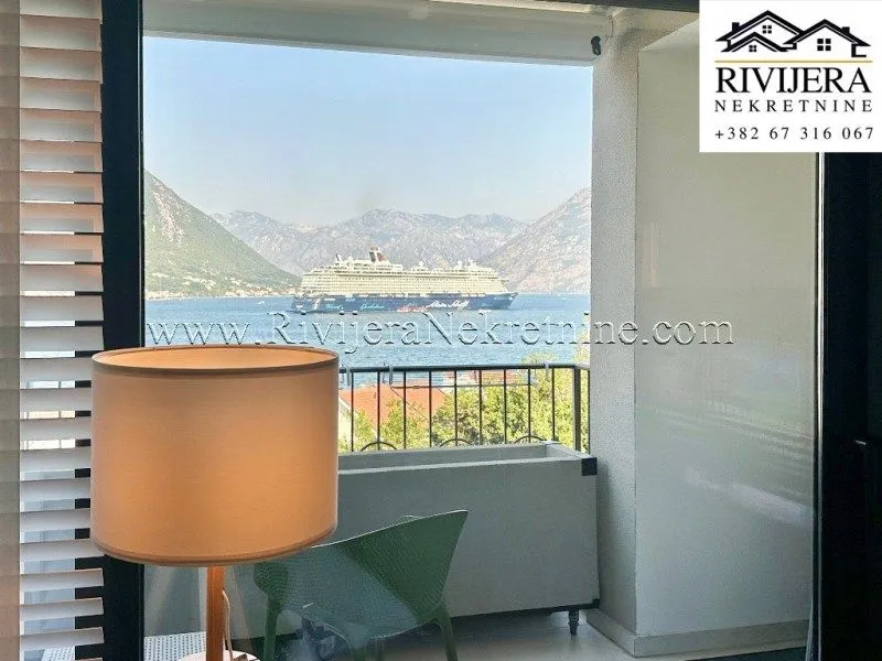 Prodaja, trosoban stan, 160m², Dobrota, Kotor