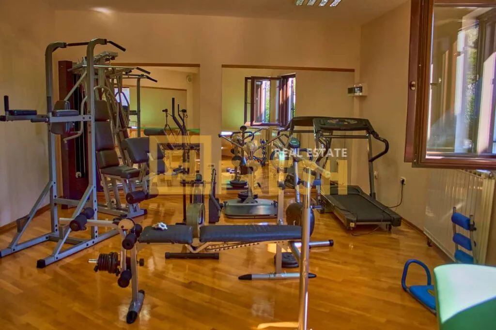 Izdavanje, kuća, 300m², Zagorič, Podgorica