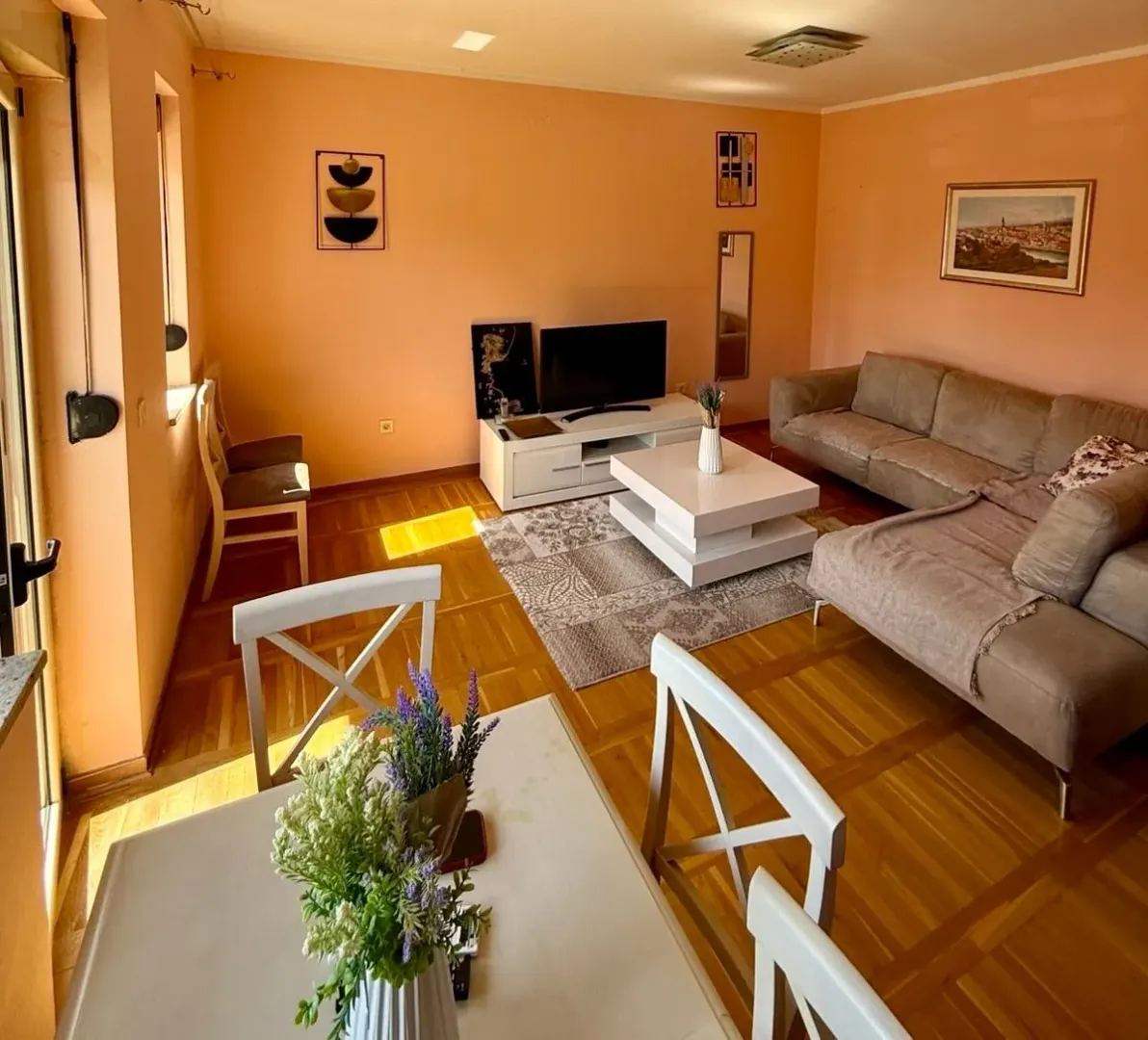 Izdavanje, dvosoban stan, 75m², Zabjelo, Podgorica