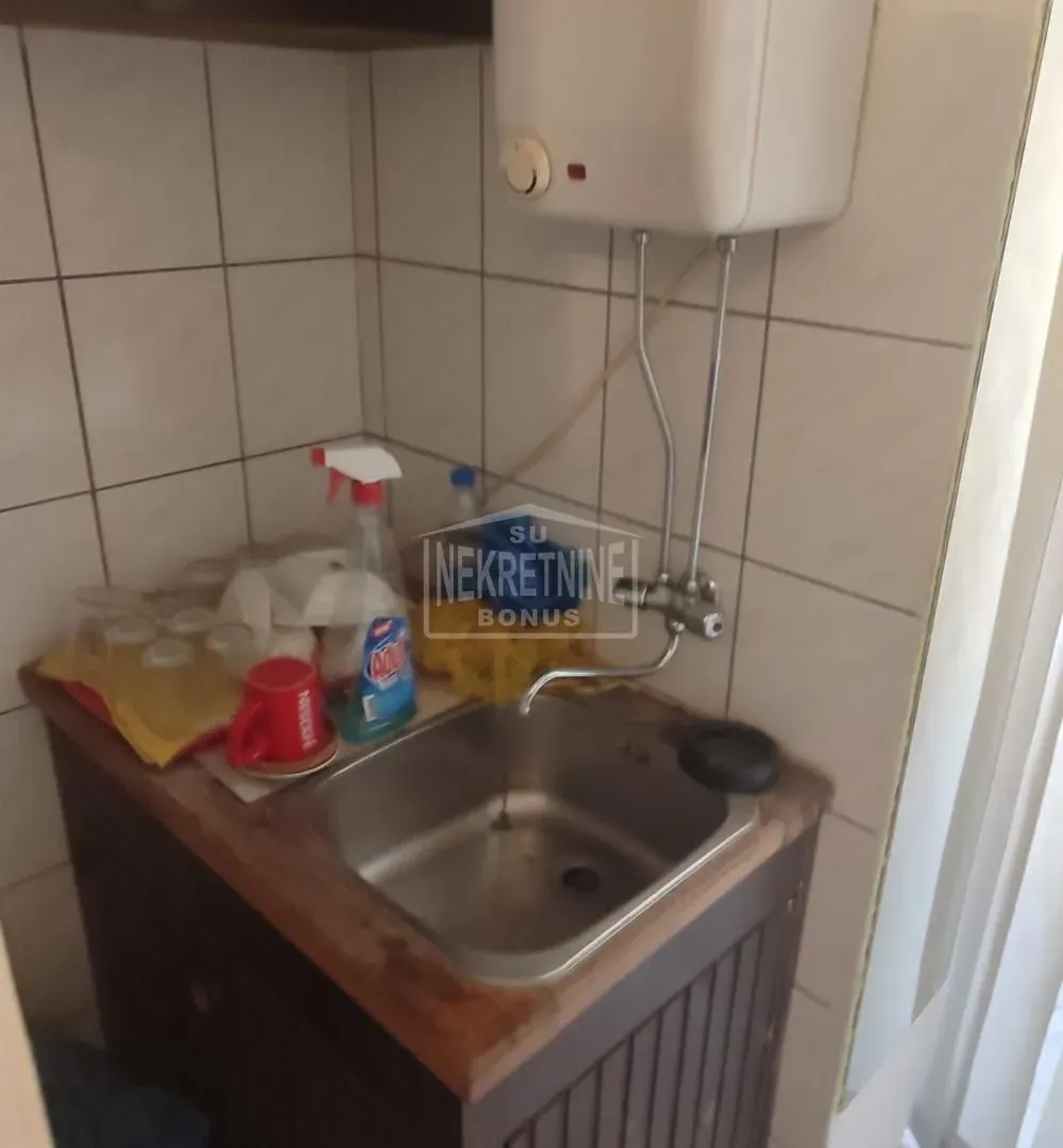 Izdavanje, poslovni prostor, 27m², Centar, Subotica