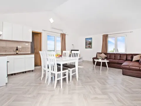 Rent, house, 110m², Tivat, Crna Gora - image 38