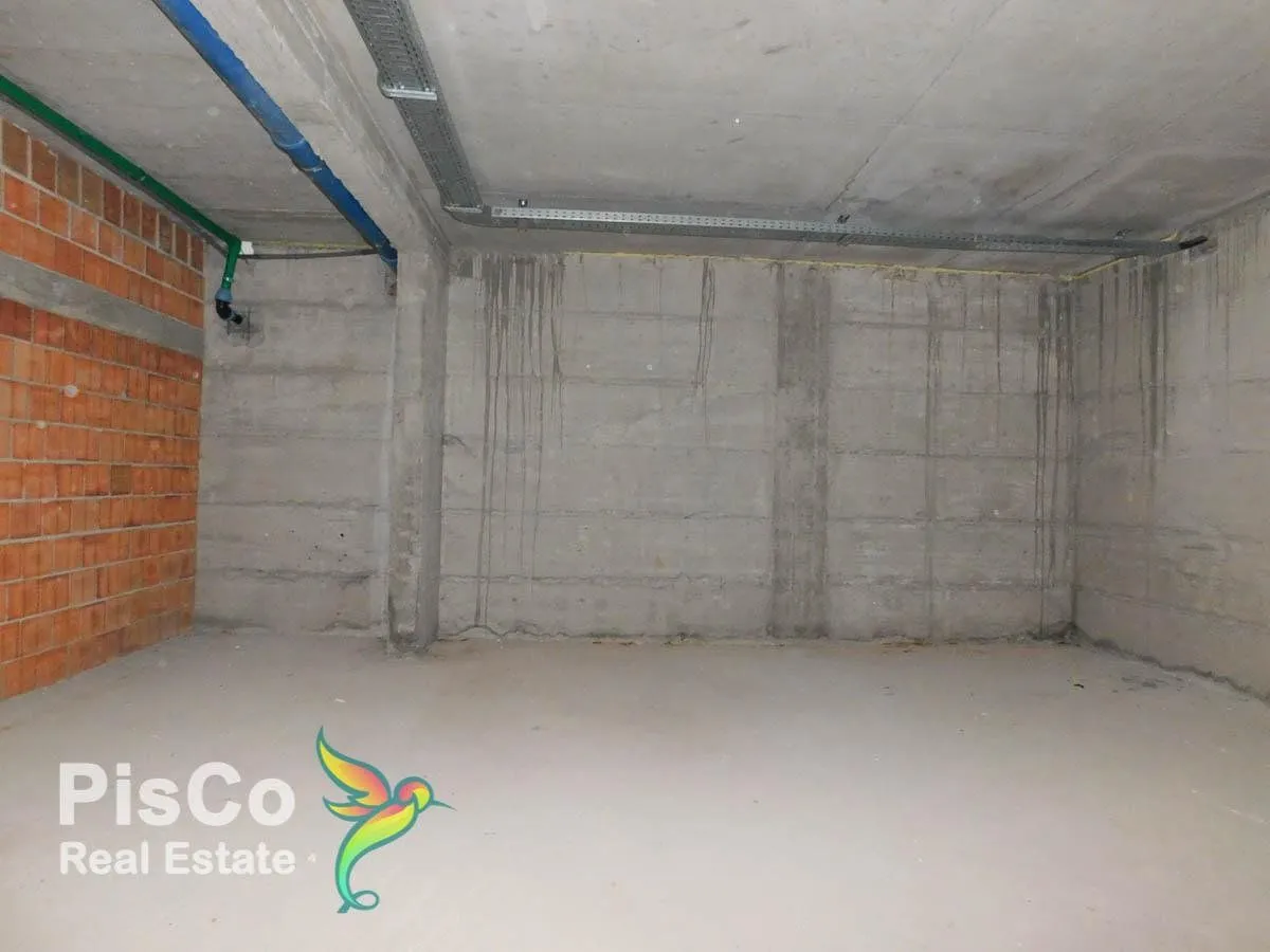 Izdavanje, poslovni prostor, 182m², Blok 9, Podgorica